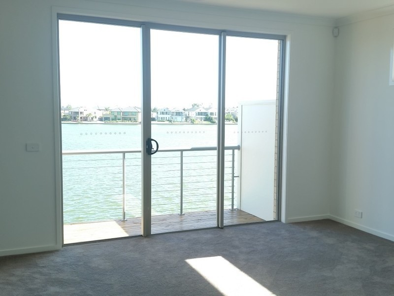 69 Broadbeach Circuit, Sanctuary Lakes VIC 3030