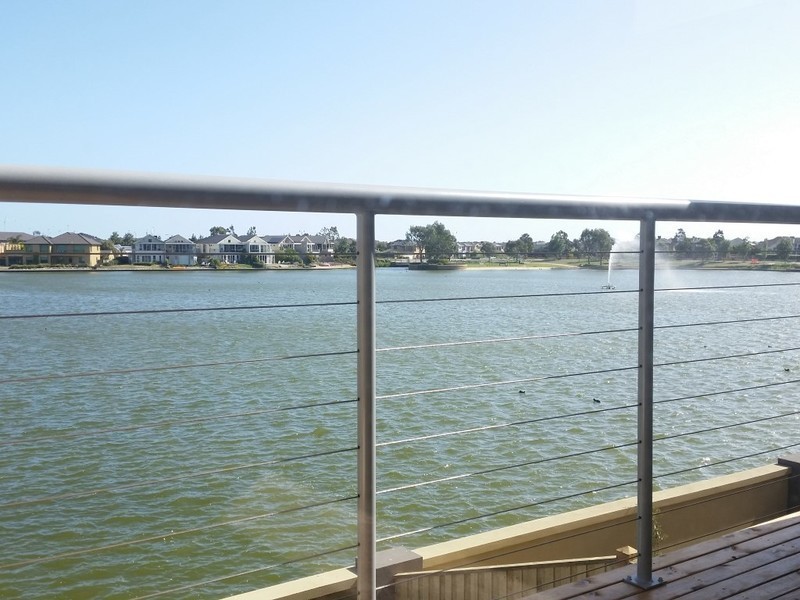 69 Broadbeach Circuit, Sanctuary Lakes VIC 3030