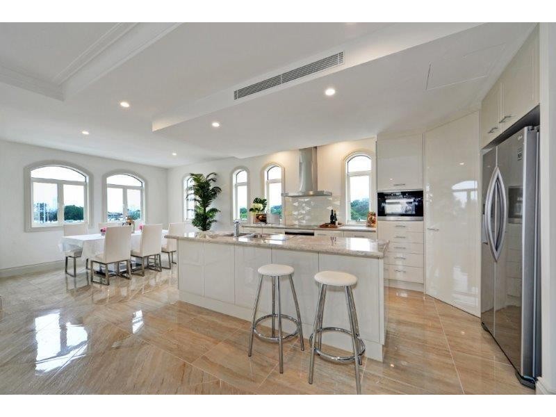 42 Brighton Pde, Southport QLD 4215