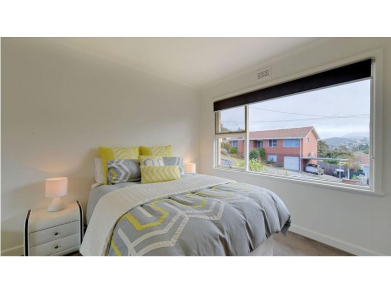 11 Coolangatta Street, Lindisfarne TAS 7015
