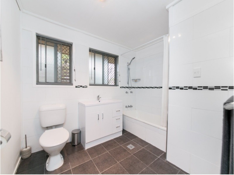 6 Hind Court, Bundamba QLD 4304