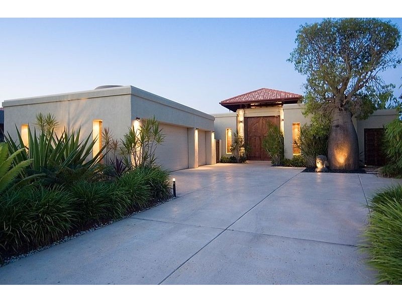 2164 Beaufort Way, Hope Island QLD 4212