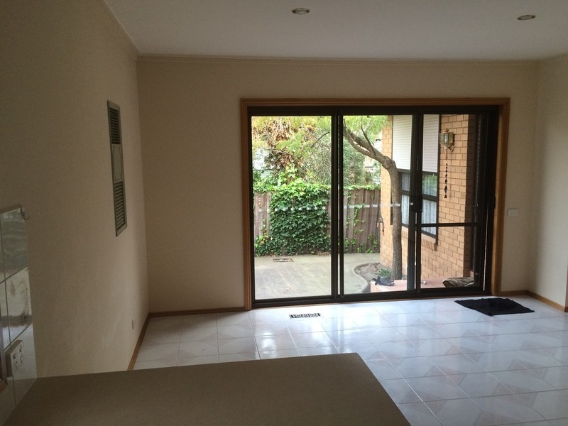 2/110 Roslyn Street, Burwood VIC 3125