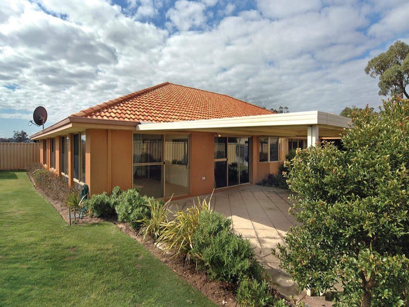 4 Wonil Crescent, Dalyellup WA 6230