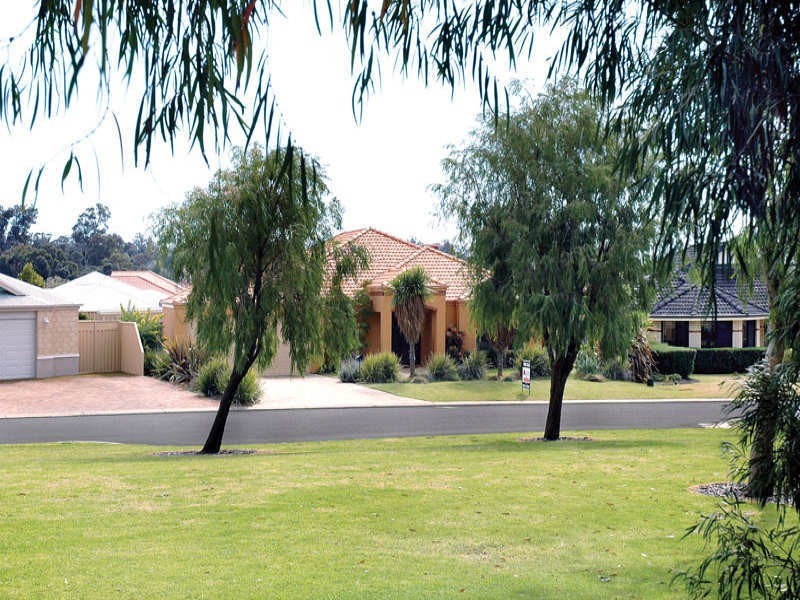 4 Wonil Crescent, Dalyellup WA 6230