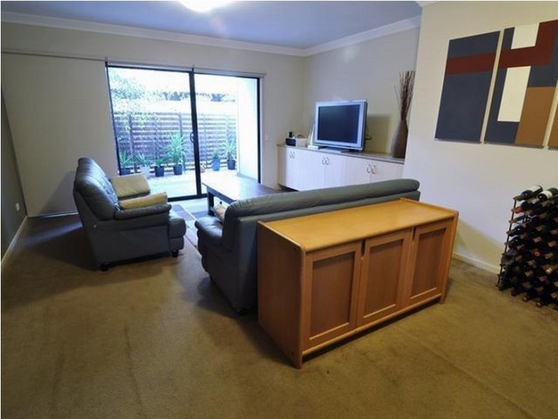 2/65 Westbury Street, St Kilda East VIC 3183