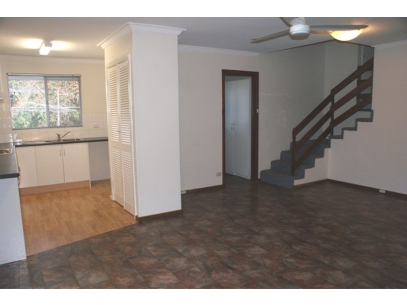 18 Trafalgar Rd, Lesmurdie WA 6076