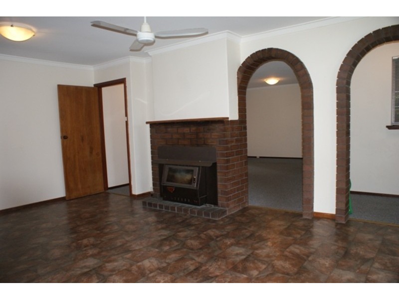 18 Trafalgar Rd, Lesmurdie WA 6076