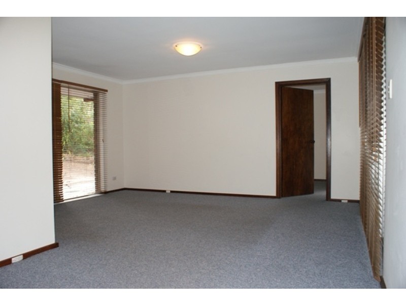 18 Trafalgar Rd, Lesmurdie WA 6076