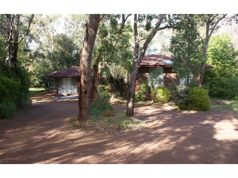 18 Trafalgar Rd, Lesmurdie WA 6076