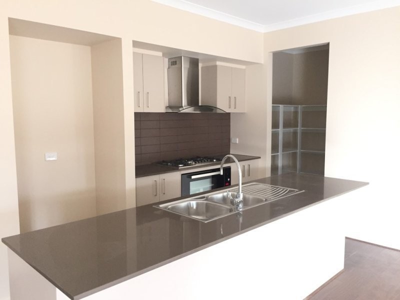 3 Coracle Drive, Sanctuary Lakes VIC 3030