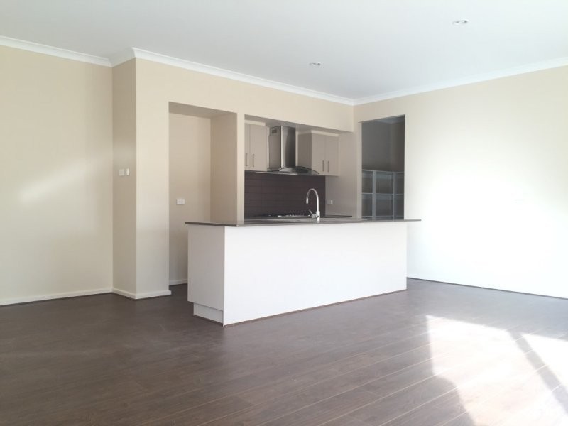 3 Coracle Drive, Sanctuary Lakes VIC 3030