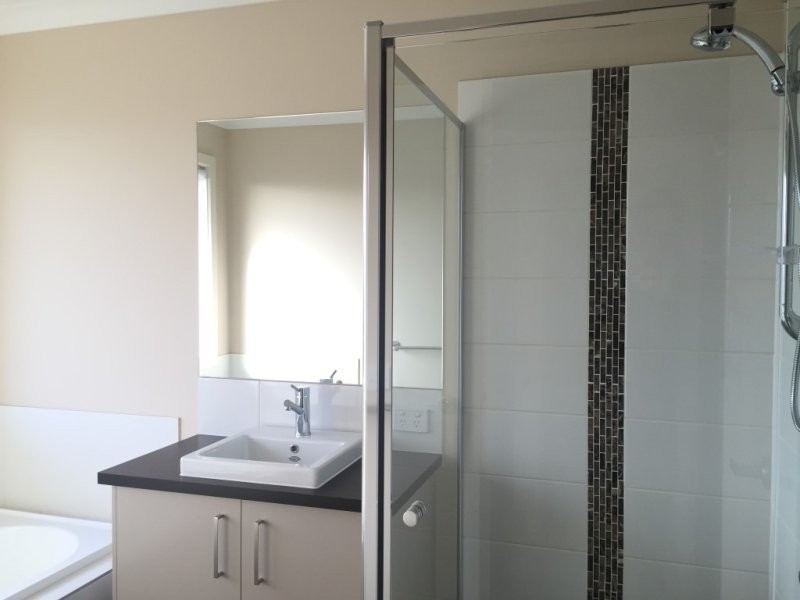 3 Coracle Drive, Sanctuary Lakes VIC 3030