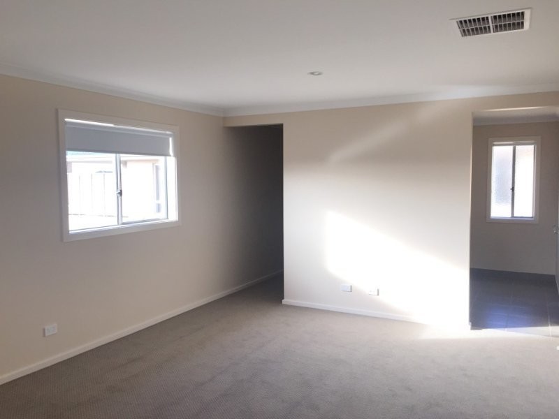 3 Coracle Drive, Sanctuary Lakes VIC 3030