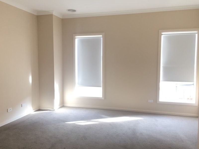 3 Coracle Drive, Sanctuary Lakes VIC 3030