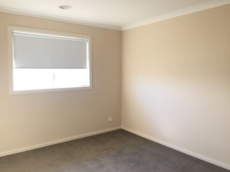 3 Coracle Drive, Sanctuary Lakes VIC 3030