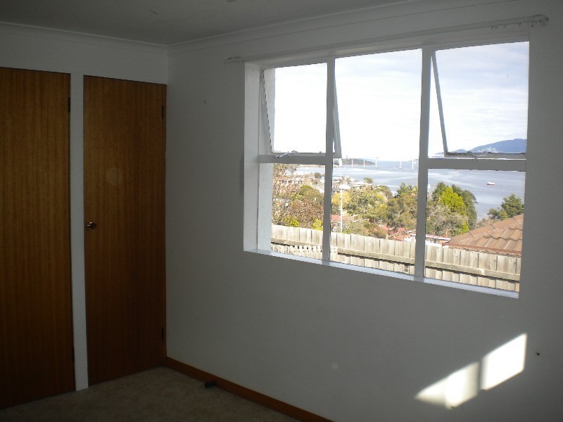 160 Derwent Avenue, Lindisfarne TAS 7015