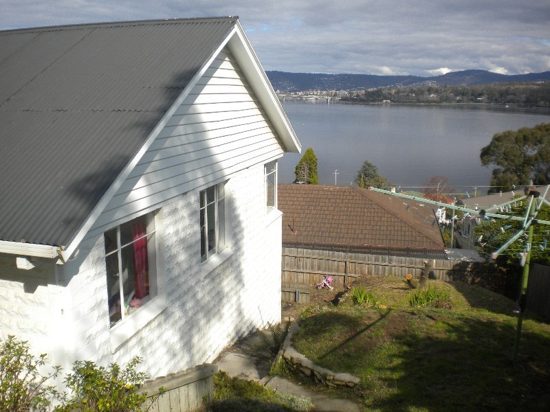 160 Derwent Avenue, Lindisfarne TAS 7015