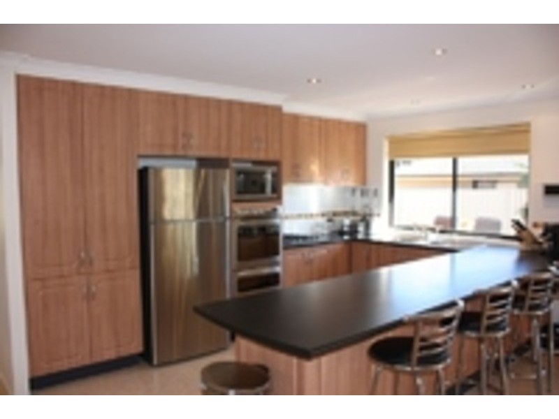 10 Parkinson Ave, Shell Cove NSW 2529