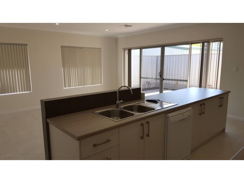 4/6 Vaux Street, Rockingham WA 6168