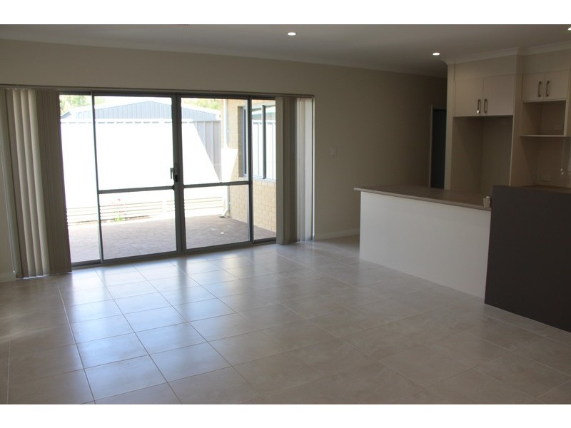 4/6 Vaux Street, Rockingham WA 6168