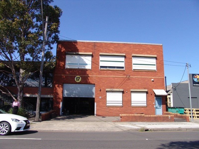 17 Roberts Road, Greenacre NSW 2190