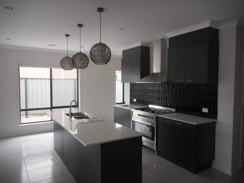 13 Freshet Avenue, Point Cook VIC 3030