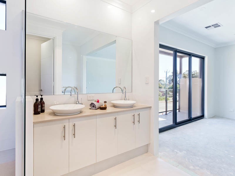 18 Heath Road, Kalamunda WA 6076