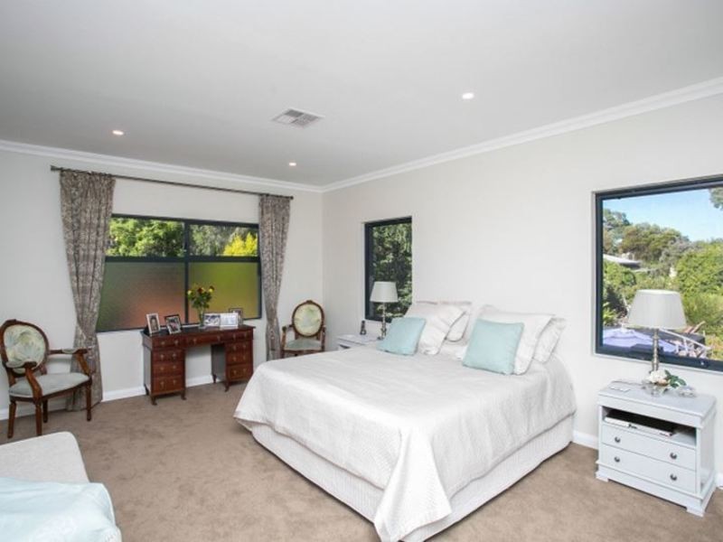 18 Heath Road, Kalamunda WA 6076