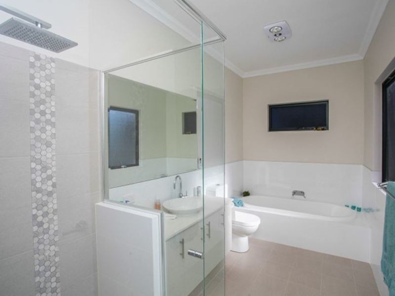 18 Heath Road, Kalamunda WA 6076