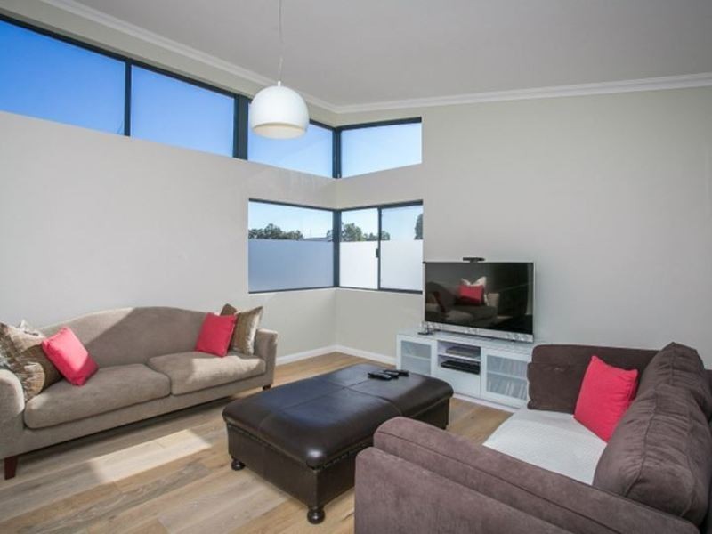 18 Heath Road, Kalamunda WA 6076