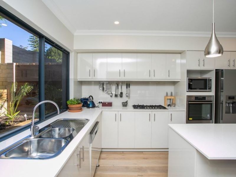 18 Heath Road, Kalamunda WA 6076