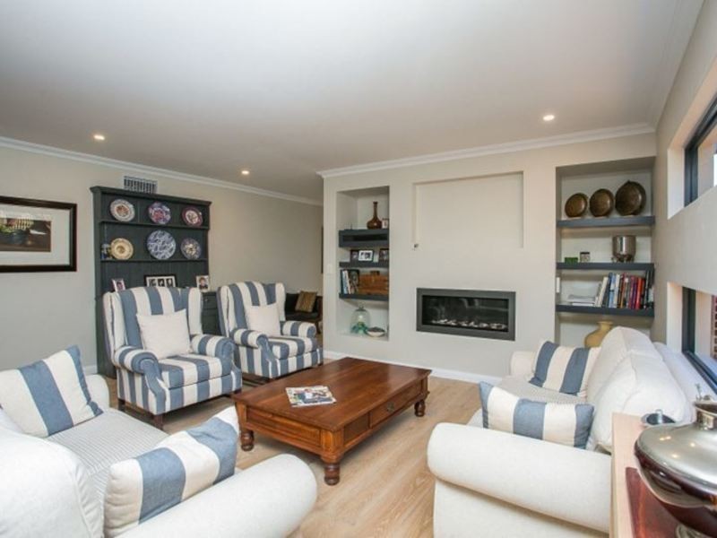 18 Heath Road, Kalamunda WA 6076