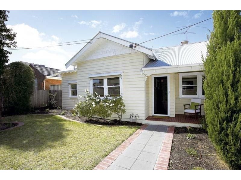 34 Kingston Street, Hampton VIC 3188