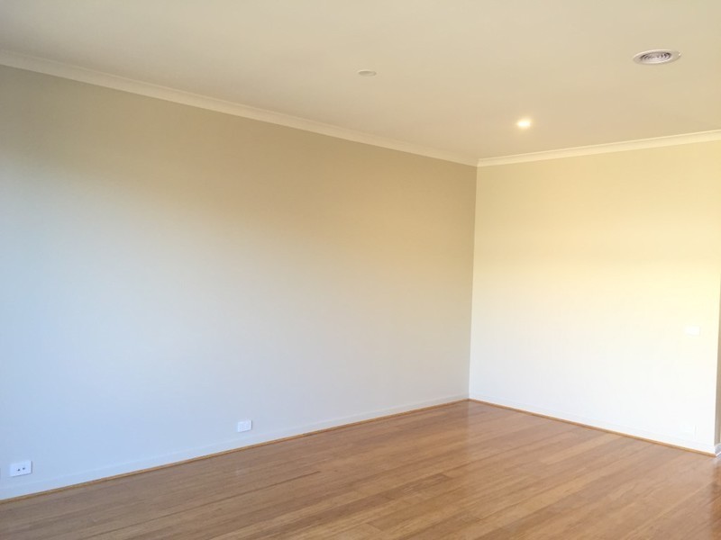 8 Middleton Drive, Point Cook VIC 3030