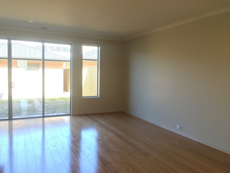 8 Middleton Drive, Point Cook VIC 3030