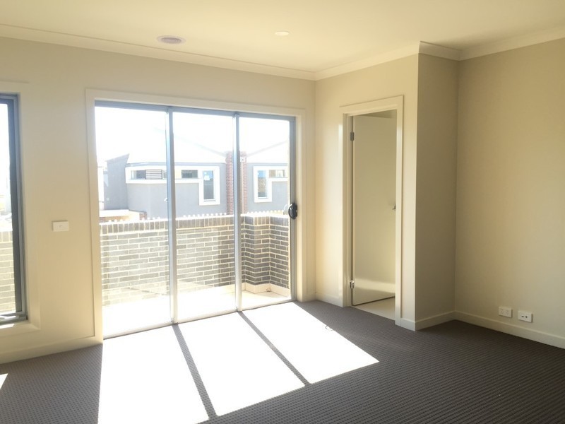 8 Middleton Drive, Point Cook VIC 3030