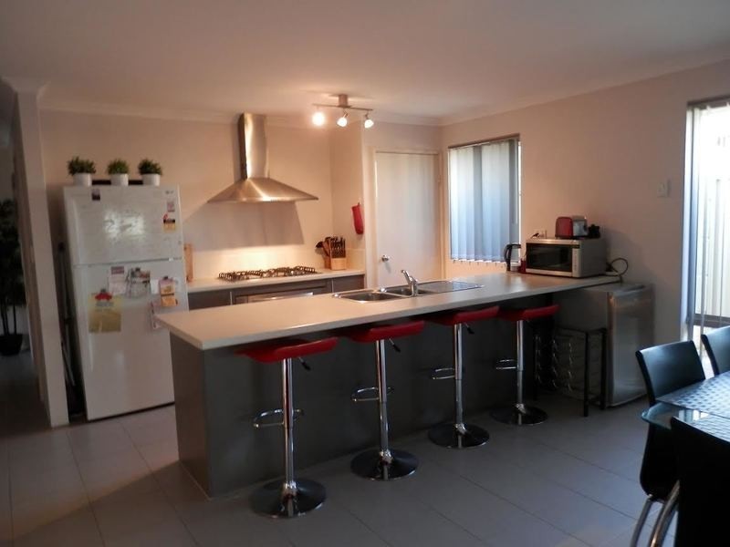 8 Clew Way, Jindalee WA 6036