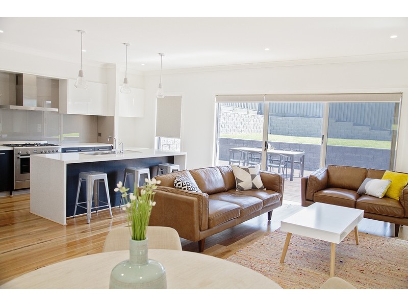 5 Elizabeth Circuit, Flinders NSW 2529