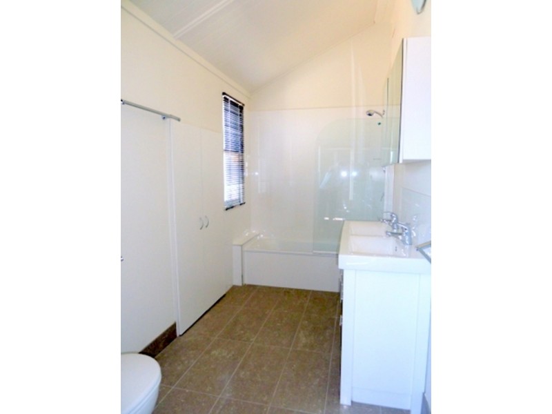 220 Days Road, Grange QLD 4051