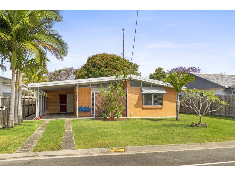 74 Twenty Fifth Avenue, Palm Beach QLD 4221