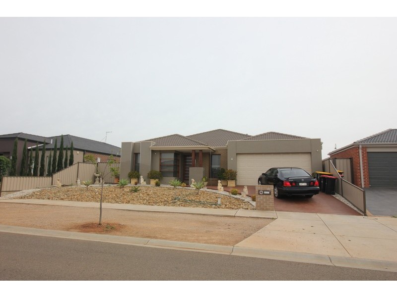 4 Fieldstone Way, Brookfield VIC 3338