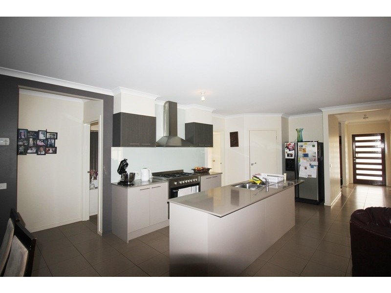 4 Fieldstone Way, Brookfield VIC 3338