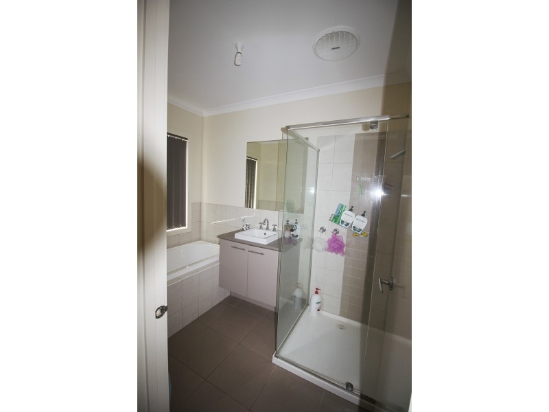 4 Fieldstone Way, Brookfield VIC 3338