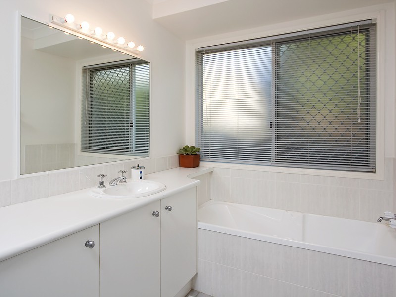 12 Wanda Court, Albany Creek QLD 4035