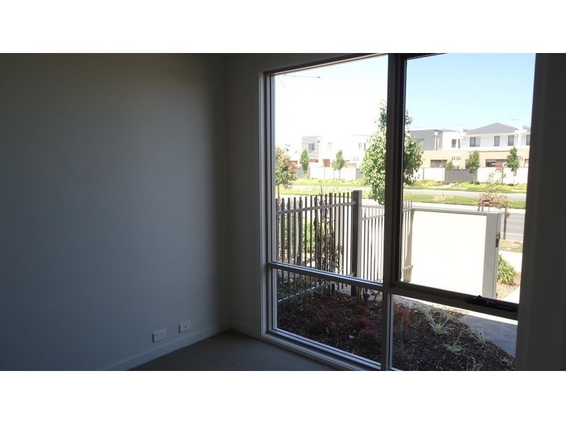 4 Tattersals Lane, Point Cook VIC 3030