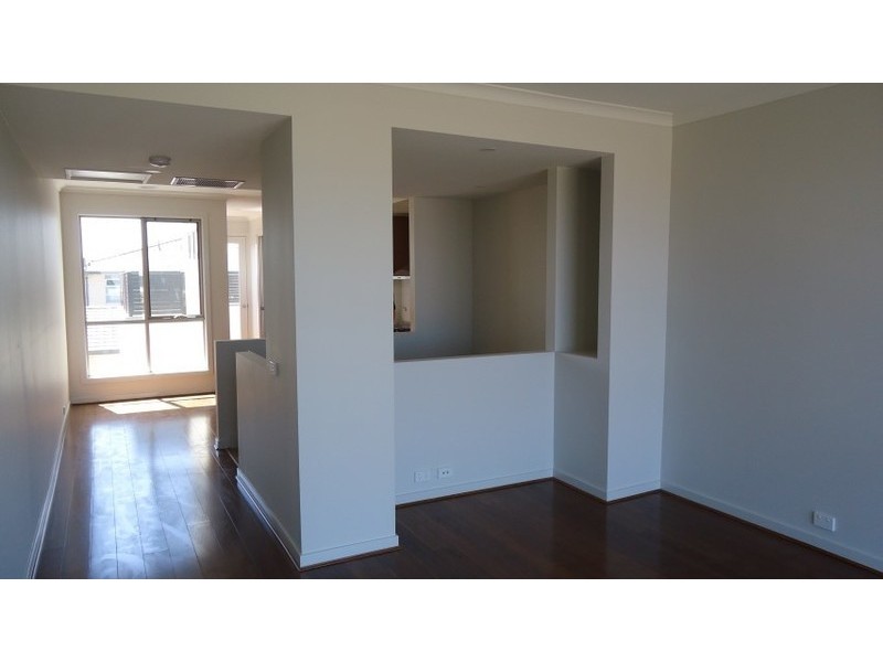 4 Tattersals Lane, Point Cook VIC 3030