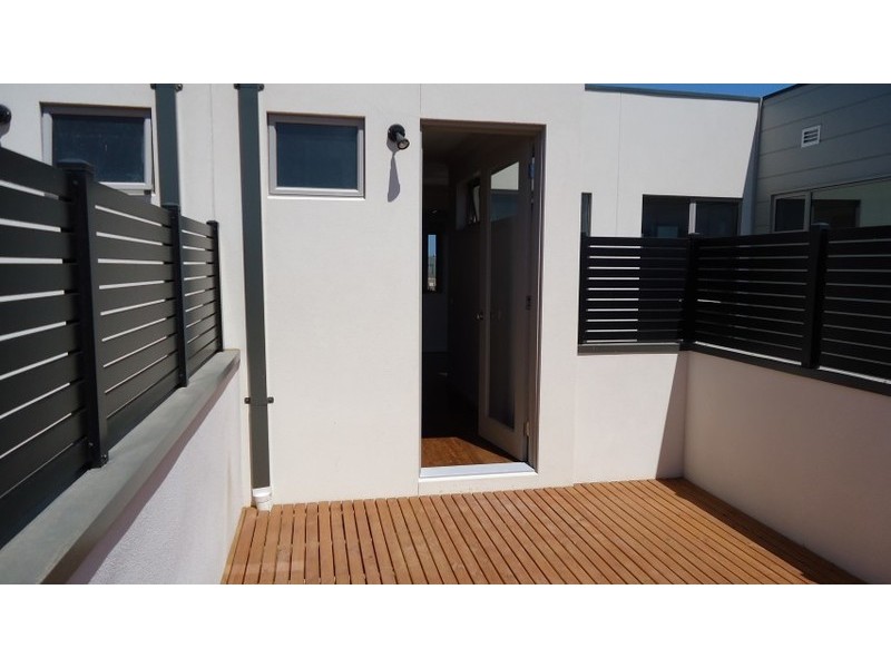 4 Tattersals Lane, Point Cook VIC 3030