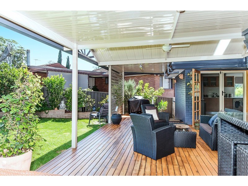 4 Curran Street, Prairiewood NSW 2176