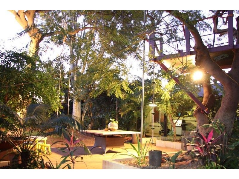 8 Stirling Crescent, Dampier WA 6713